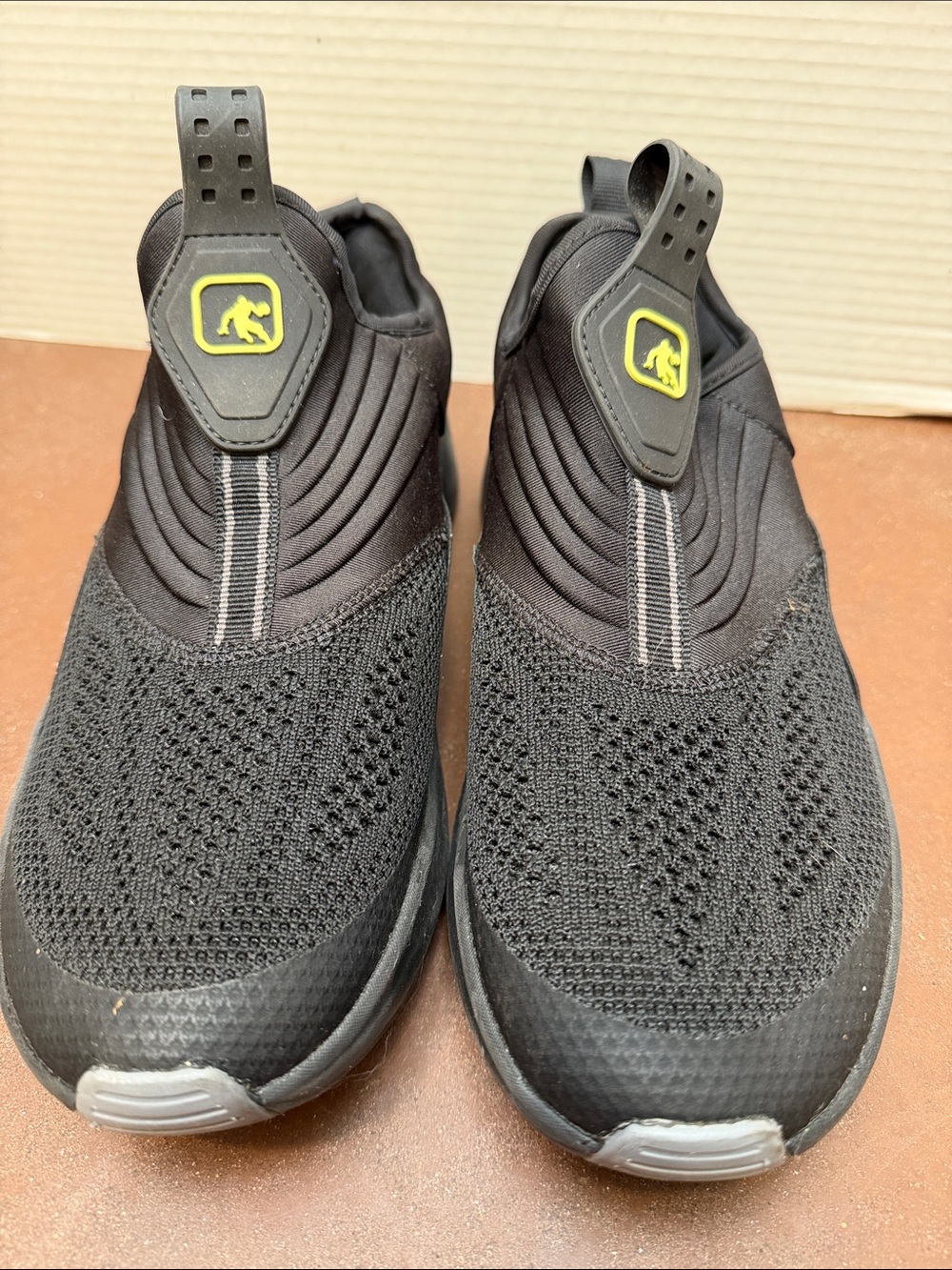 AND1 Men's sneakers size 8.5 with Slip-On Design